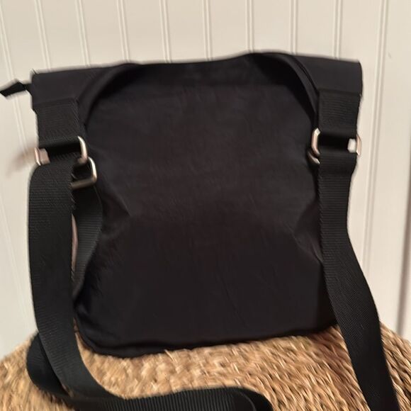 Baggallini Triple Zip “Hipster” Black Crossbody/Swing Bag - Excellent Condition - Picture 4 of 12